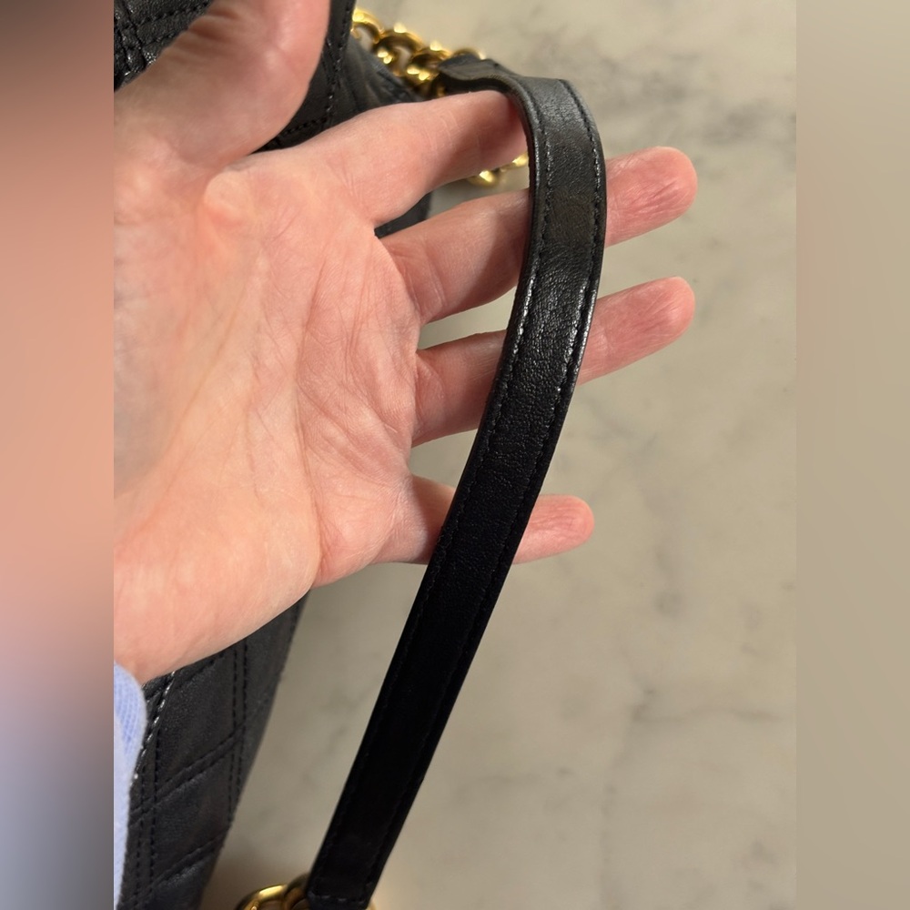 Marc Jacobs Black Quilted Shoulder Bag with Gold Chain - Picture 4 of 16